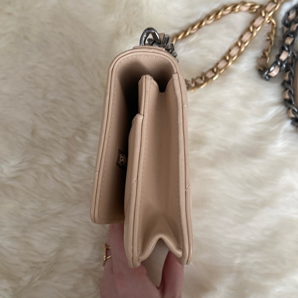Chanel 19 WOC Wallet on Chain - Picture 8 of 16